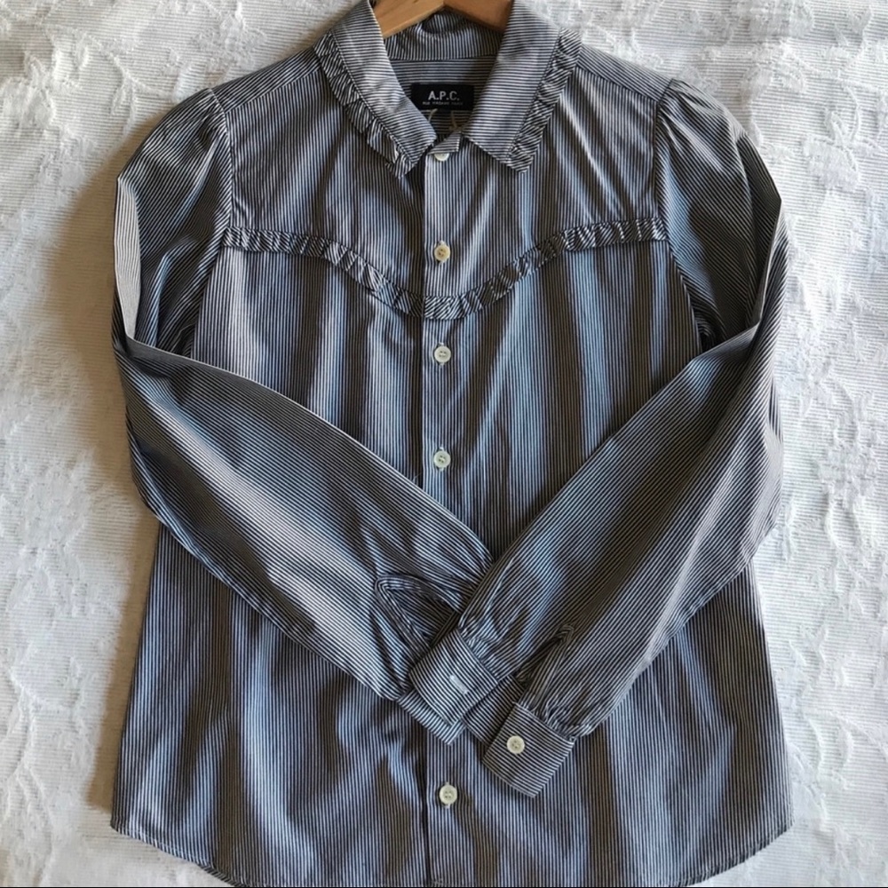 APC Ruffle Button Down sz M